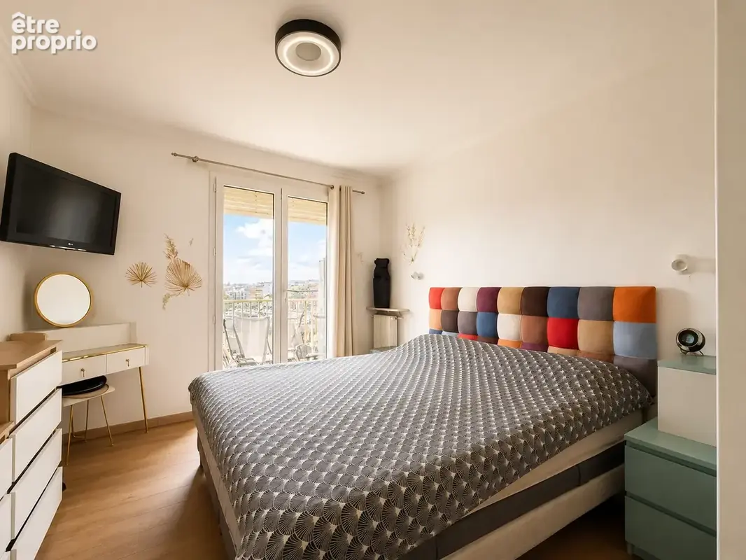 Bécon   Beau 3 pièces avec balcon, vue dégagée, parking et cave - photo 7