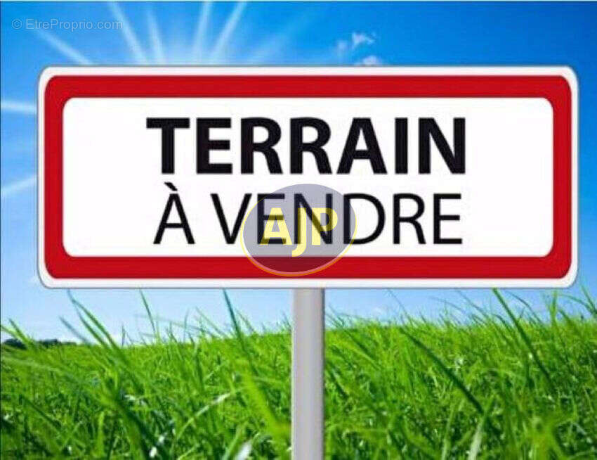 Terrain à VENDAYS-MONTALIVET