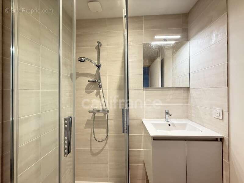 Berzé-la-Ville – Maison troglodyte avec grotte naturelle, charme brut et rénovation moderne - photo 12