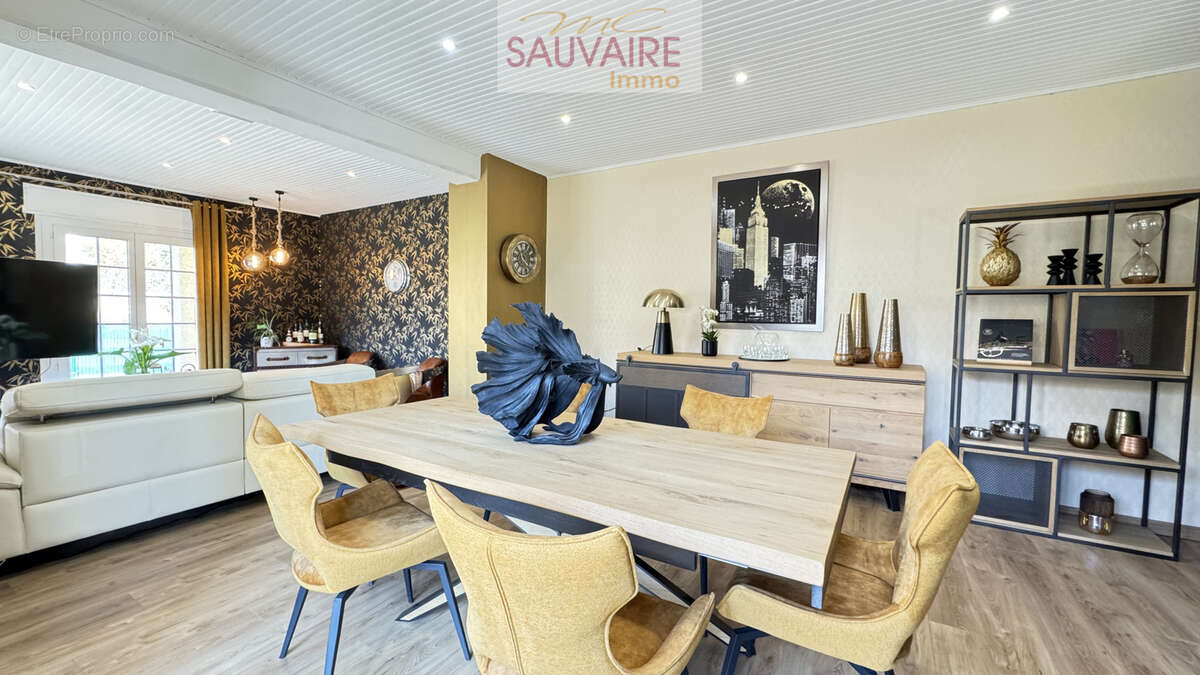 Maison à SAINT-LAURENT-DE-LA-SALANQUE