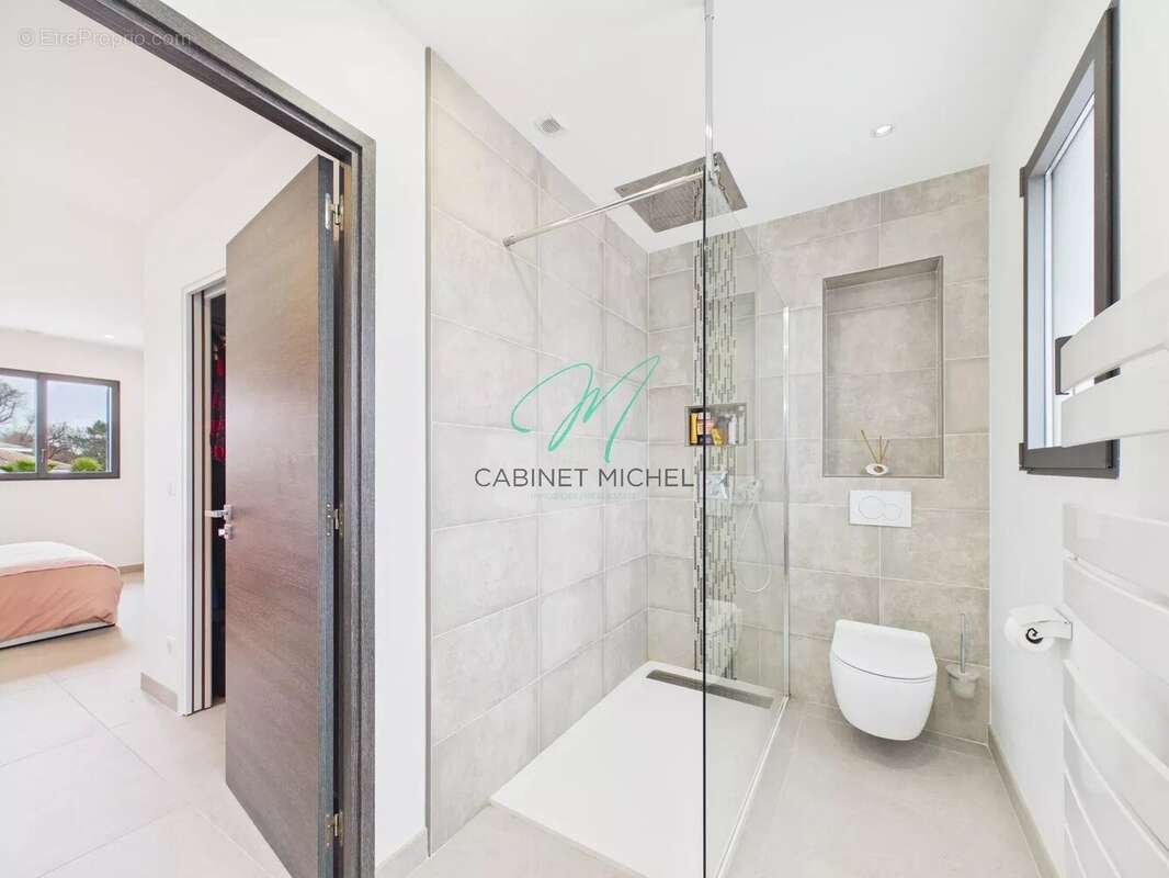 Maison à ROQUEFORT-LES-PINS