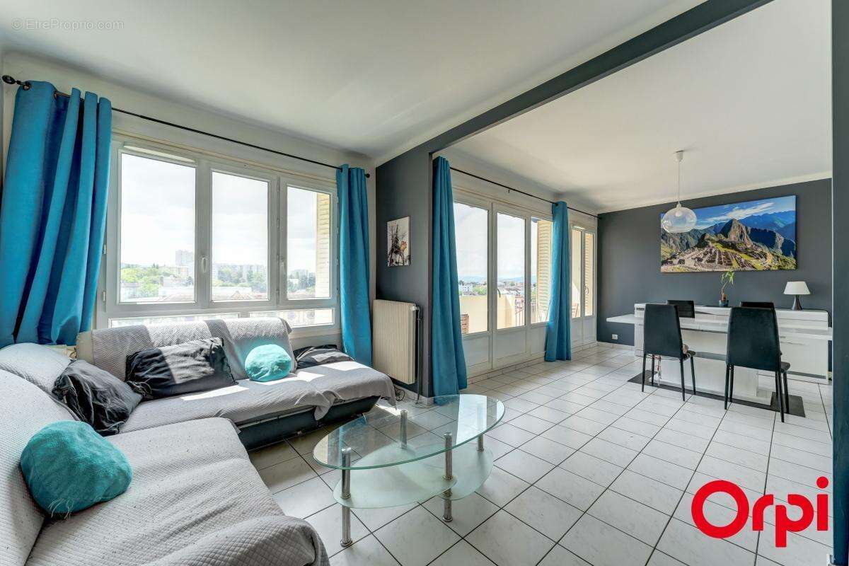 CALUIRE CENTRE BOURG - T3 de 79 m² avec vue dégagée - photo 2