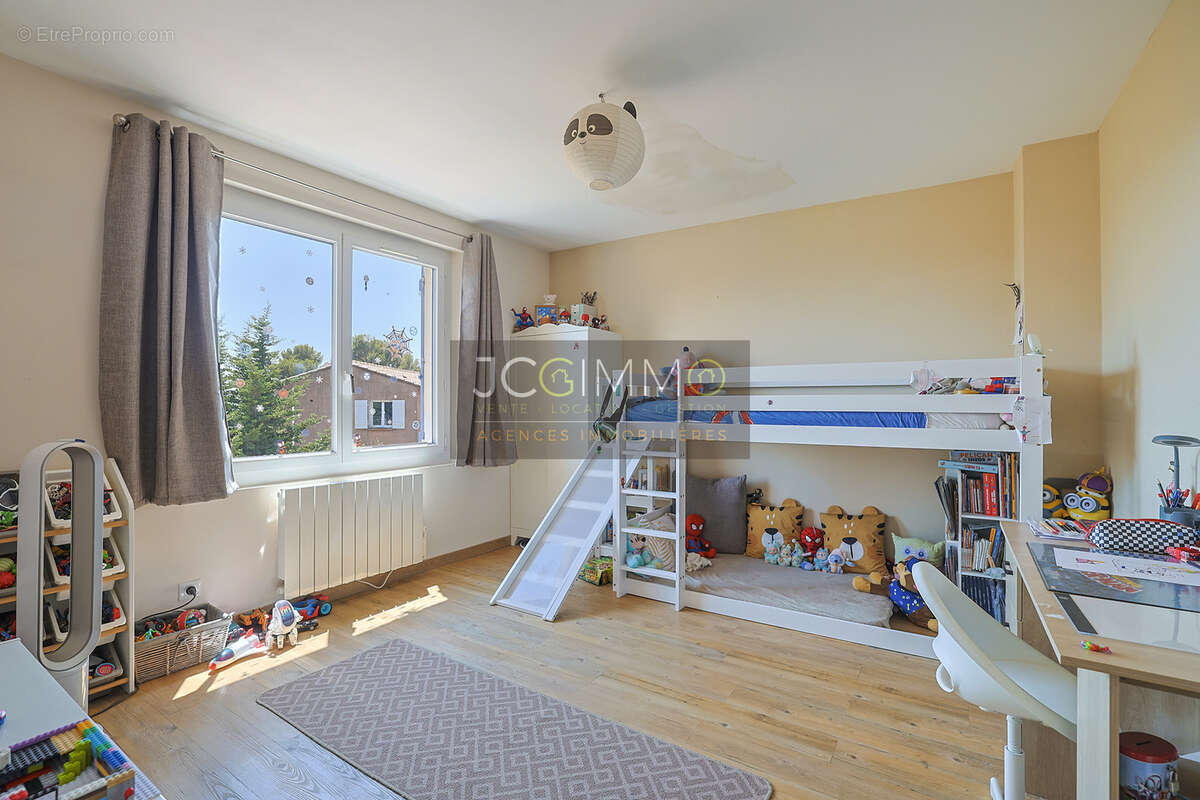 Haut de villa de 141m2 + jardin - photo 6