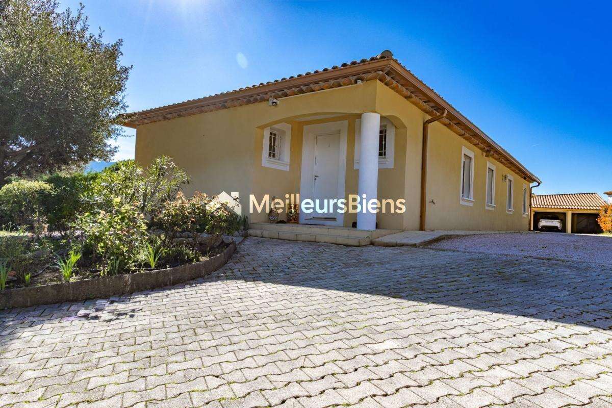 Maison à ROQUEBRUNE-SUR-ARGENS