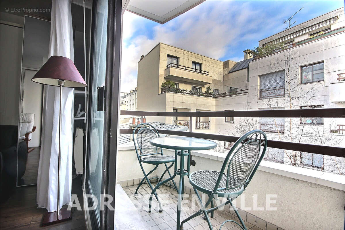 Studio avec balcon sur jardin entièrement meublé. - photo 3