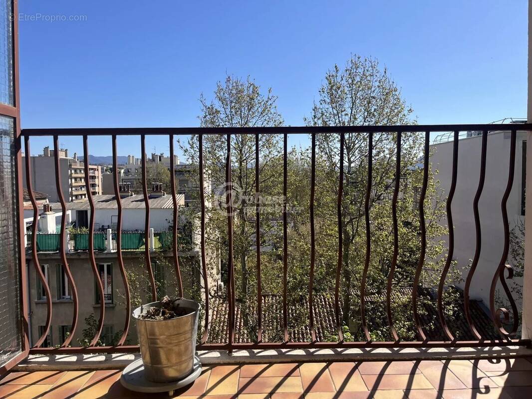 Appartement à MARSEILLE-5E