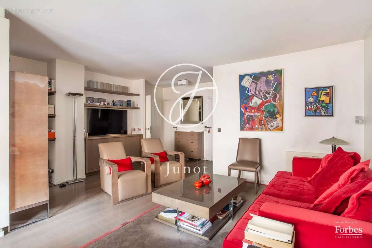 Appartement à PARIS-16E