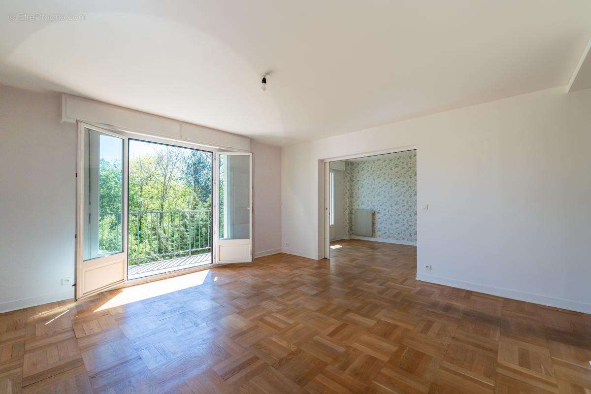 Appartement à VILLE-D'AVRAY