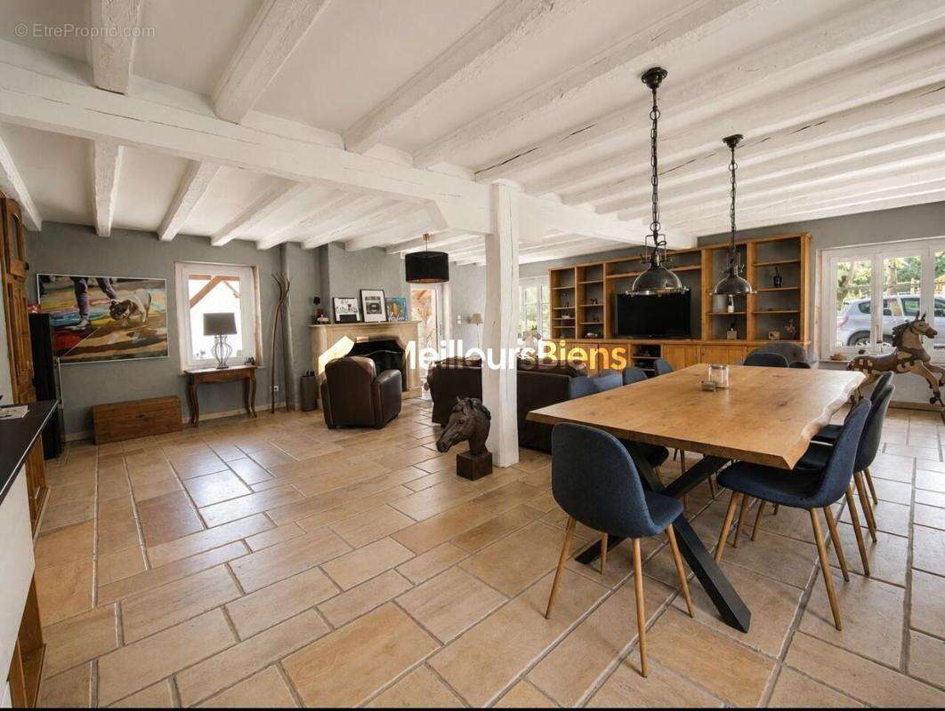 Maison à SAINT-GENIS-POUILLY