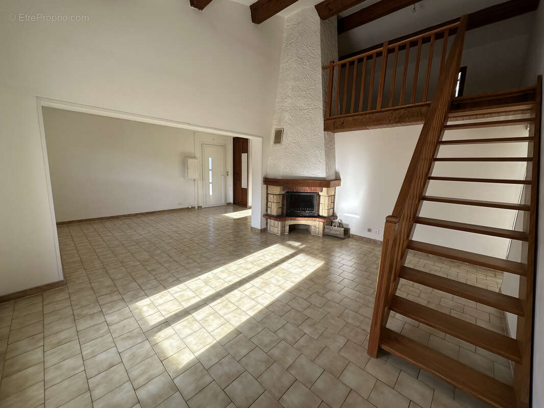 Maison à SOLLIES-TOUCAS