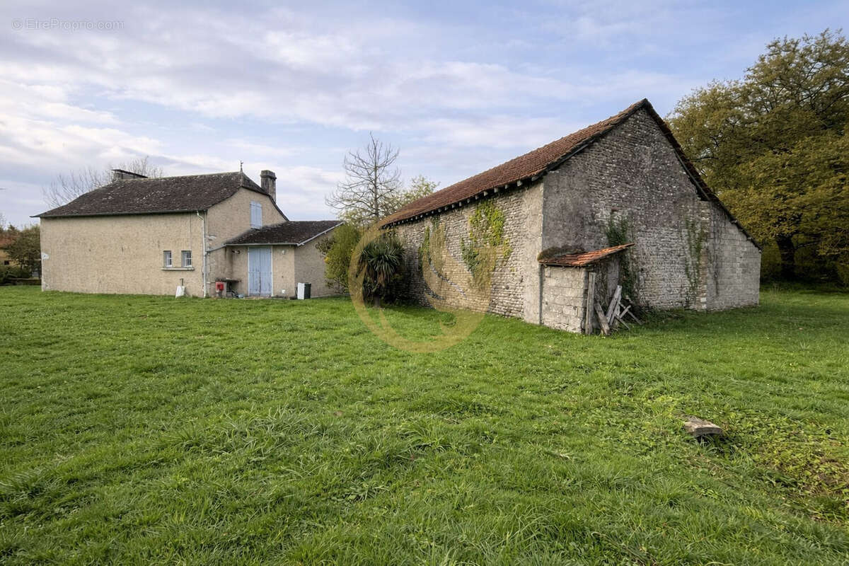 Maison 106 m² à Artiguelouve  - photo 4