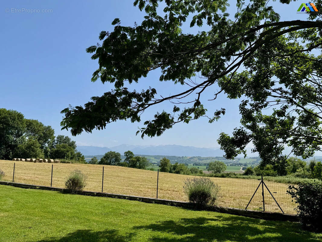 Maison 235 m² à Morlaas  - photo 2