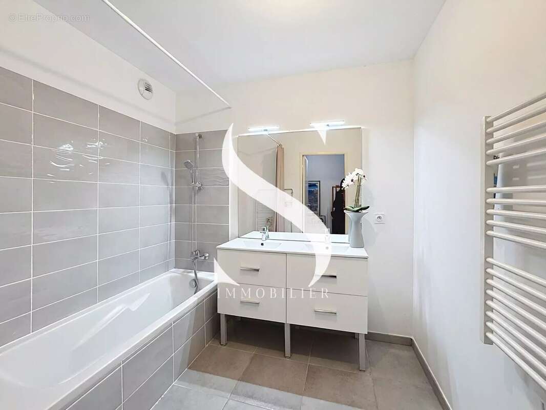 Appartement à VALLAURIS