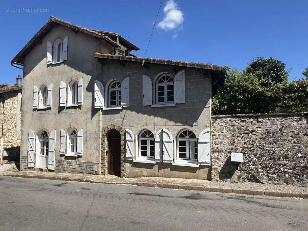 Maison de village de 156m² (4 ch) avec grange et jardin - photo 3