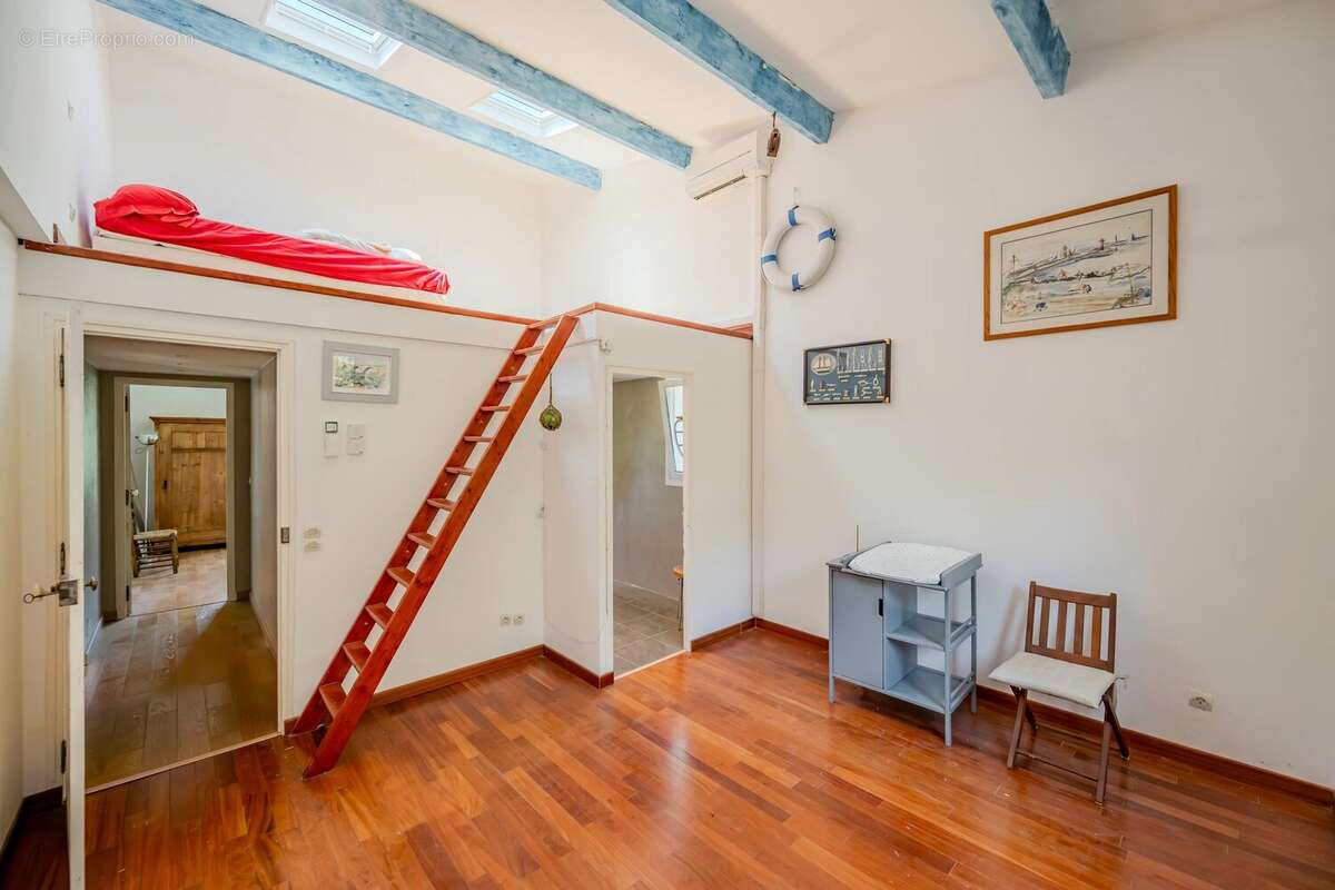 Maison familiale de 250 m² sur plus d'un hectare de terrain – Piscine – Vue dégagée – Méounes-les-Montrieux - photo 15