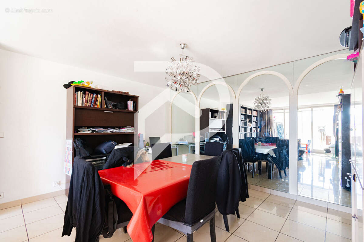 Appartement à MARSEILLE-8E