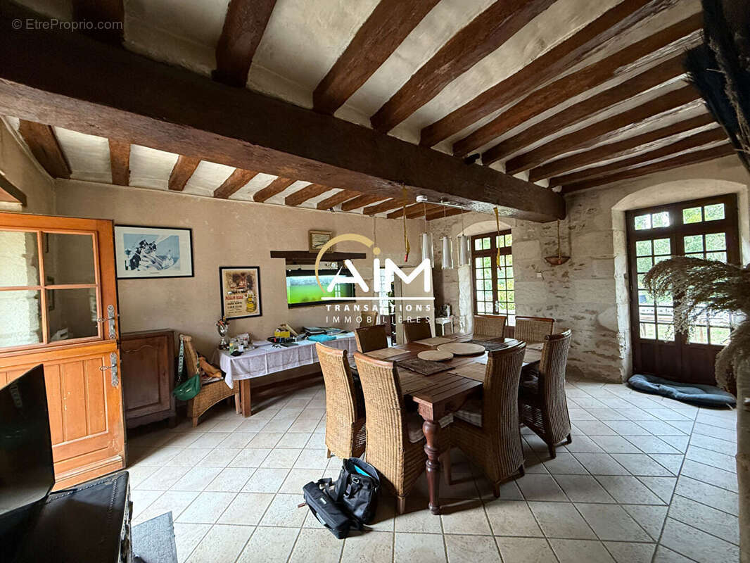 Maison à REIGNAC-SUR-INDRE