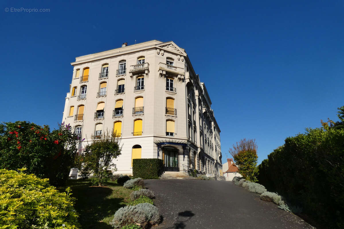 Appartement à NERIS-LES-BAINS