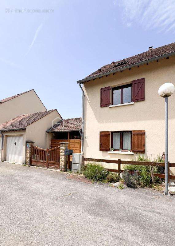 MAISON F5  4 Chambres -ROISSY EN BRIE- Combles Aménagés- Jardin -Garage - Centre Ville - photo 13