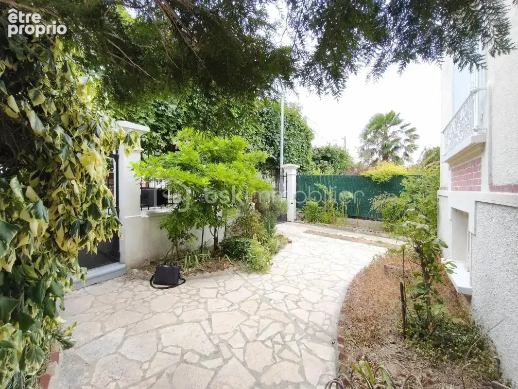 Maison . 5 Pièces . 96 m² - photo 2