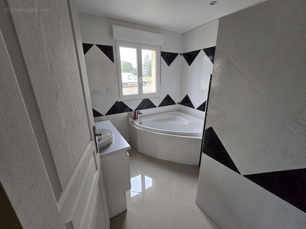 Maison à FEUQUIERES-EN-VIMEU