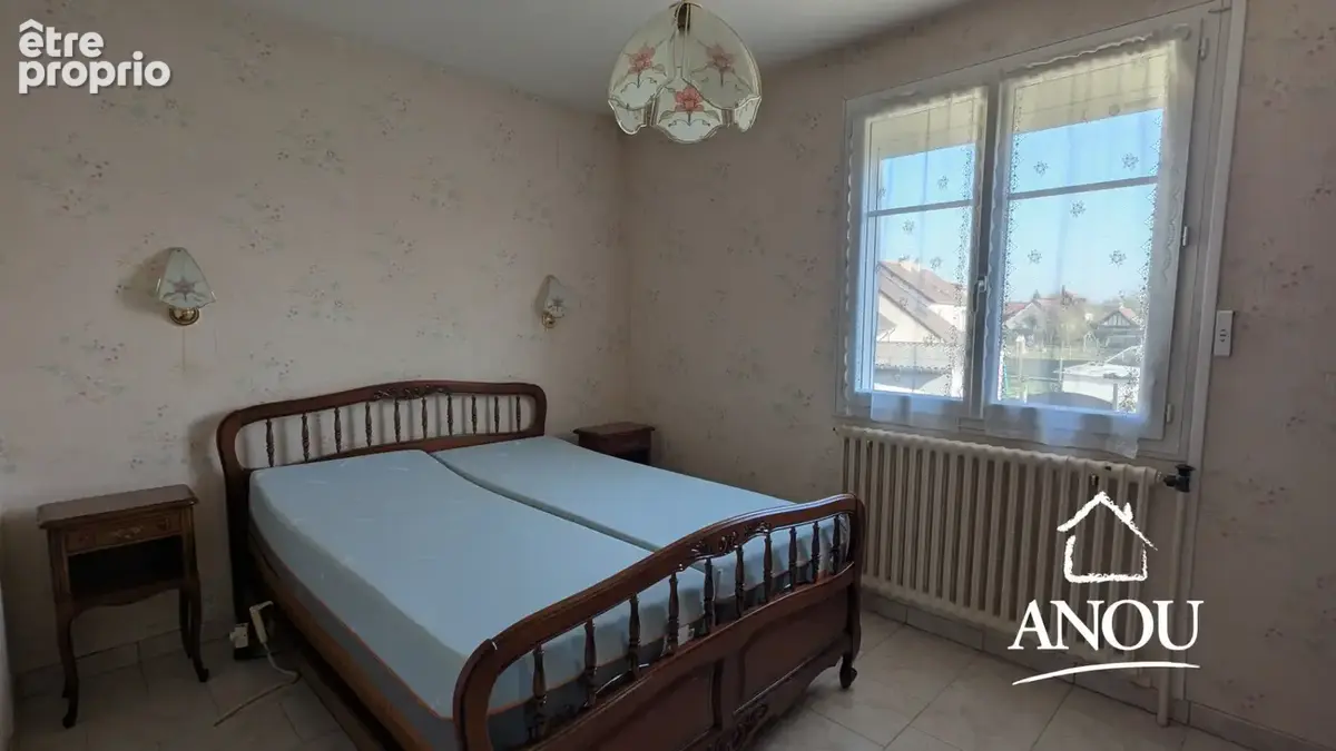 Au calme avec garages et sous-sol aménagé - photo 4