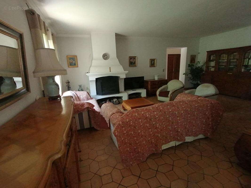 Maison à SAINT-CYR-SUR-MER