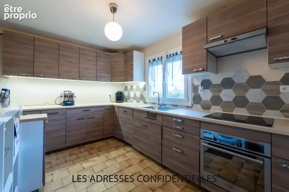 CHASSIEU - Maison familiale 112 m2 - 5 pièces - photo 3