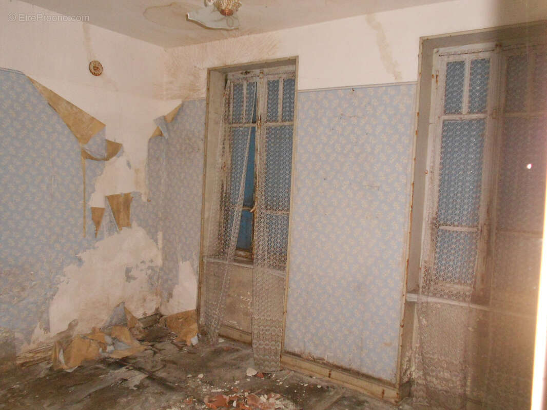 Maison à rénover avec 2 appartements indépendant + garage et ateliers - photo 4