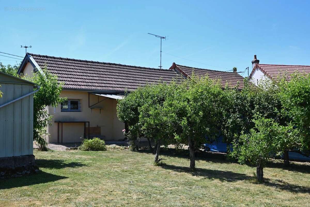 Maison à CERCY-LA-TOUR