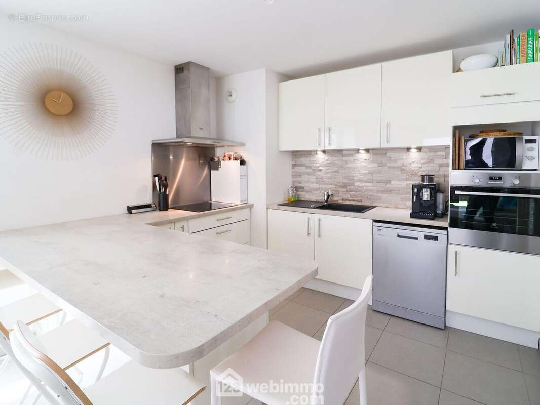 Appartement 64 m² à Marseille-9e  - photo 18