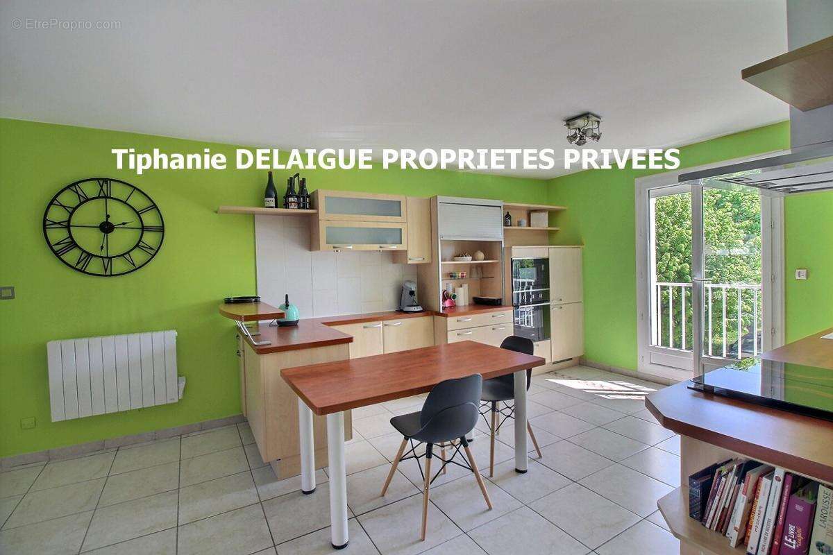 Appartement à SAINT-PRIEST-EN-JAREZ