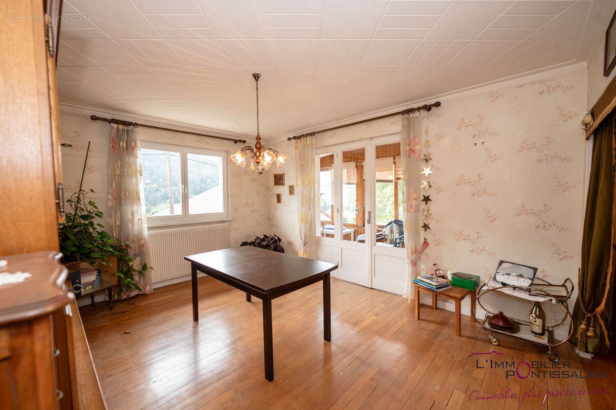 Jougne maison grand terrain proche douane - photo 3