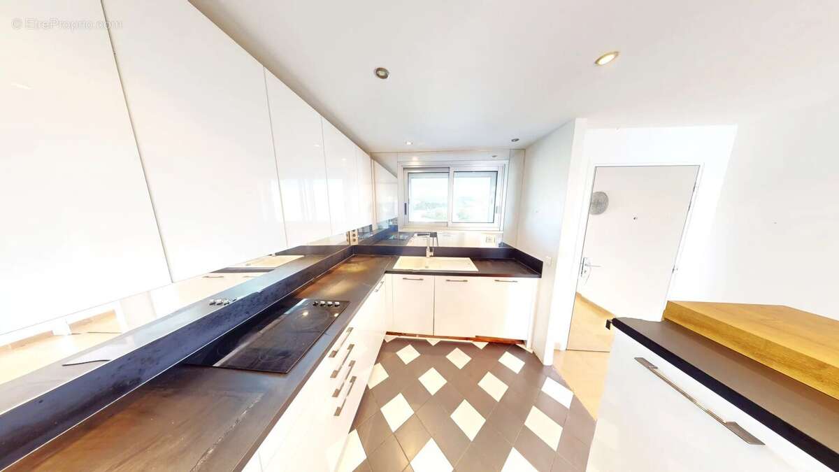 Appartement à VILLENEUVE-LOUBET