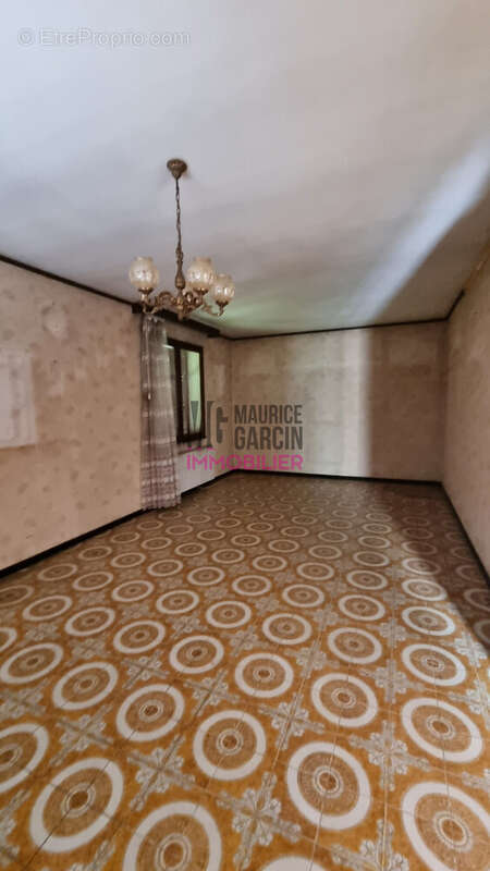 Maison 118 m² à Entraigues-Sur-La-Sorgue  - photo 5