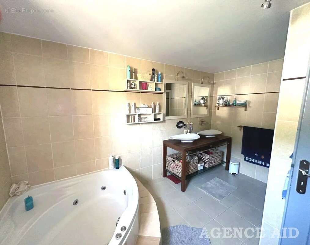 Maison à CUGES-LES-PINS