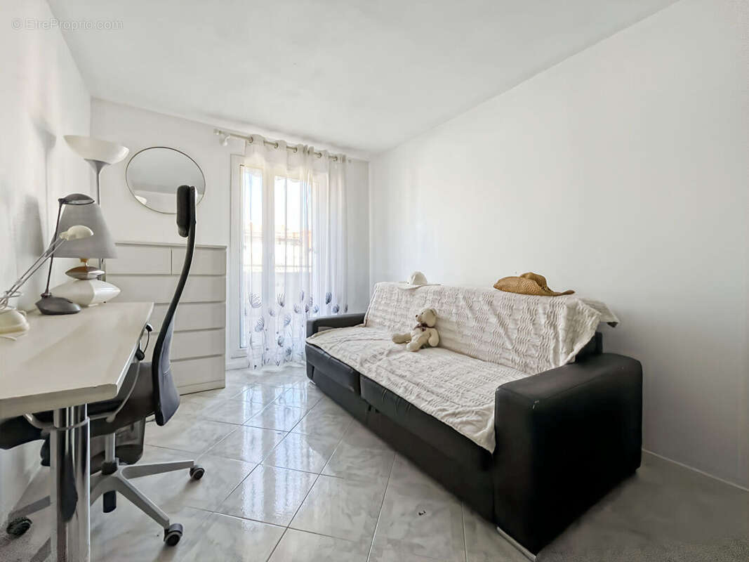 Appartement à MARSEILLE-4E