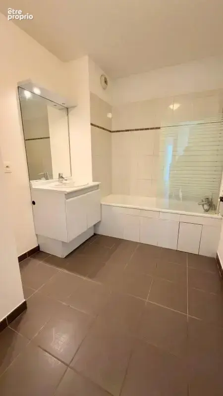 F3 en parfait etat - residence de standing - proche commerces - photo 11