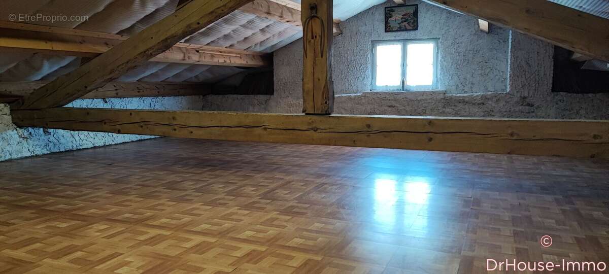 Maison à VEDRINES-SAINT-LOUP