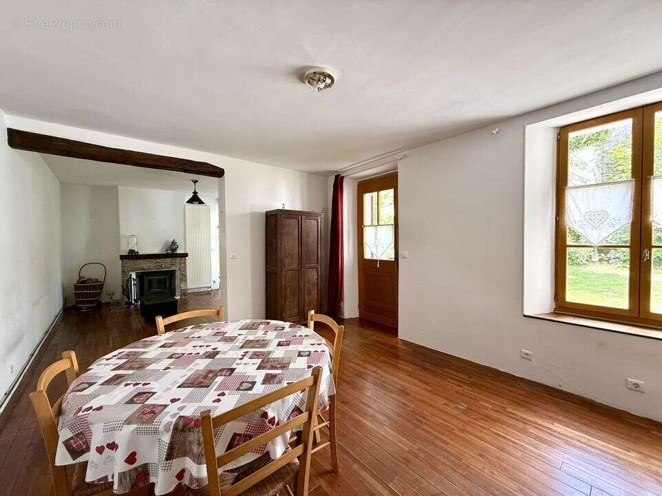 A vendre : ensemble immobilier de charme avec deux maisons et - photo 7