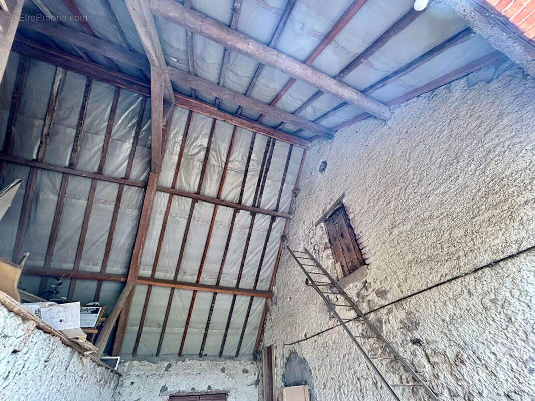 Maison à DURDAT-LAREQUILLE