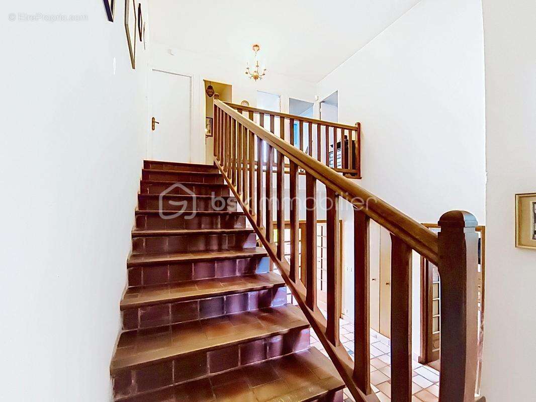 Maison sur la commune de Chatou - photo 10
