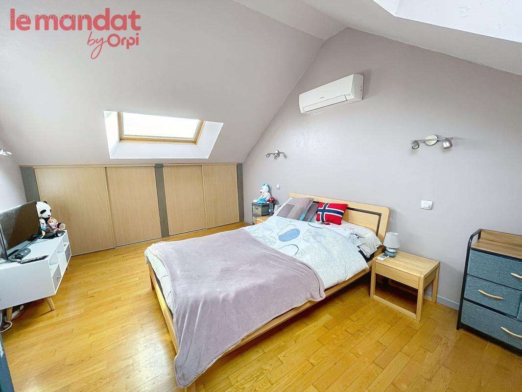 Appartement à JUZIERS