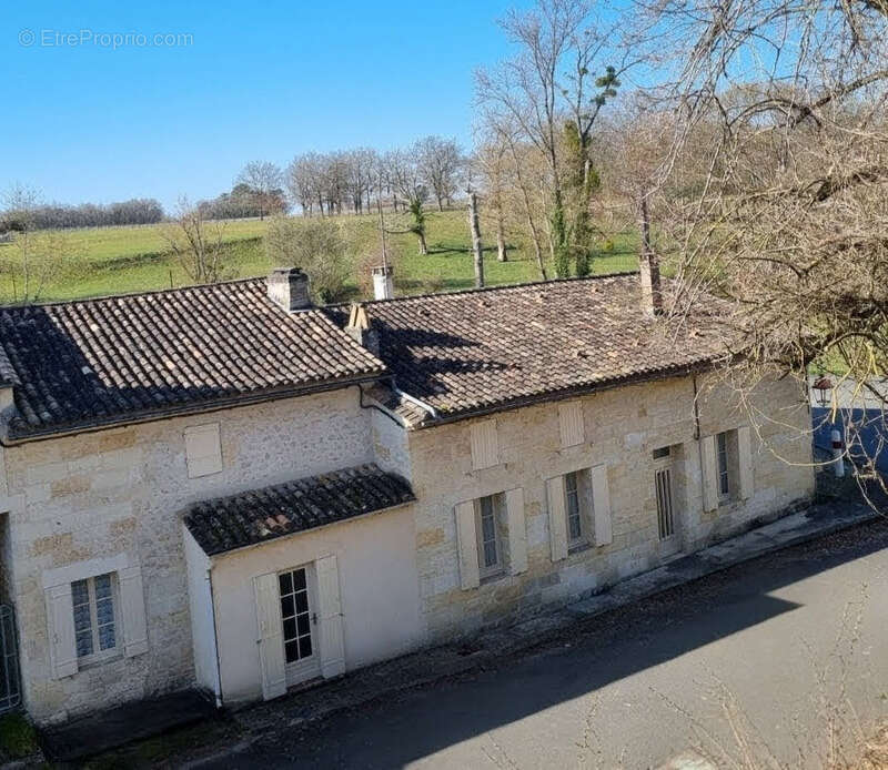 Maison à LES ARTIGUES-DE-LUSSAC