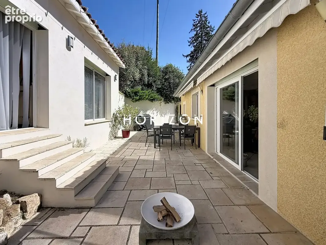 Maison 7 pièces 230 m² à vendre à Chatillon-Sur-Chalaronne (01400) - photo 2