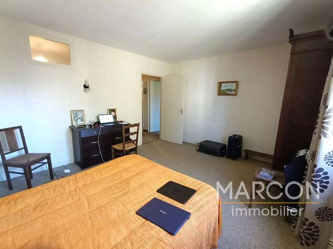 Maison à SAINT-HILAIRE-LE-CHATEAU