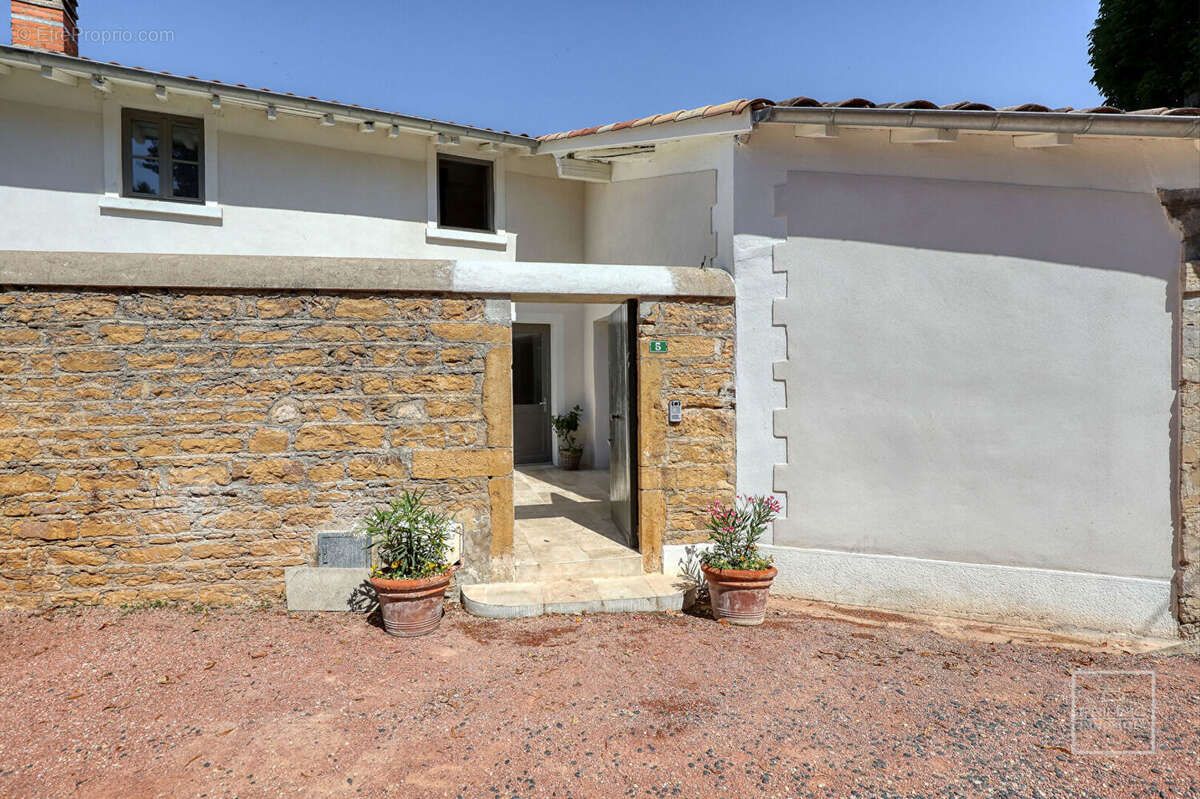 Maison à SAINT-CYR-AU-MONT-D&#039;OR