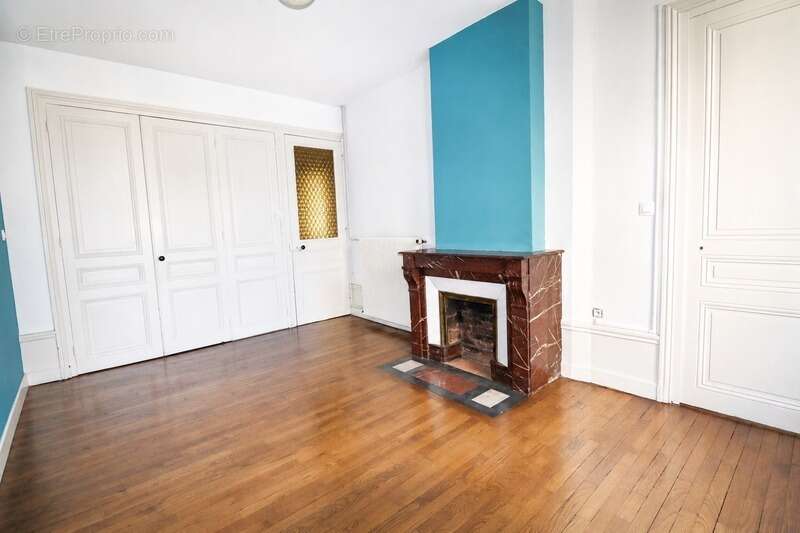 Appartement à LE CHAMBON-FEUGEROLLES