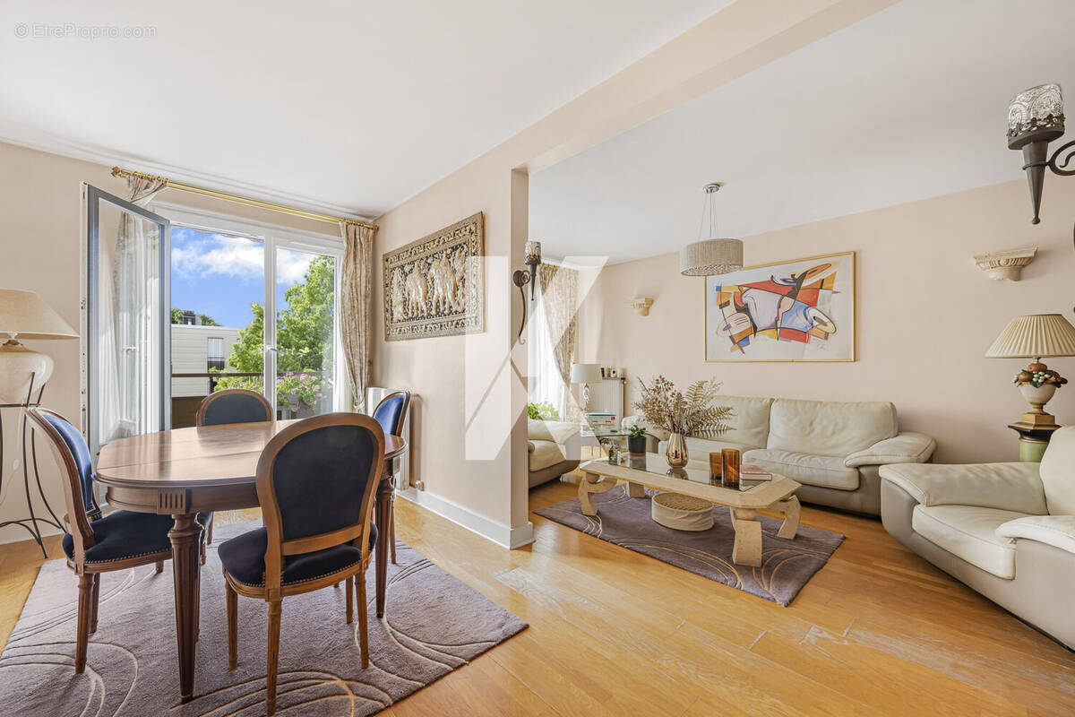 Séjour / salle à manger - Appartement à L'ISLE-ADAM
