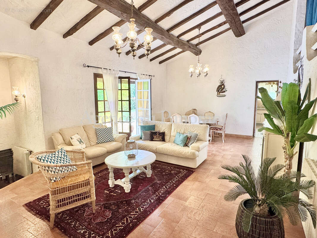 Maison à SAINT-CEZAIRE-SUR-SIAGNE